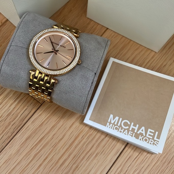 Michael Kors rose gold watch - Picture 3 of 4